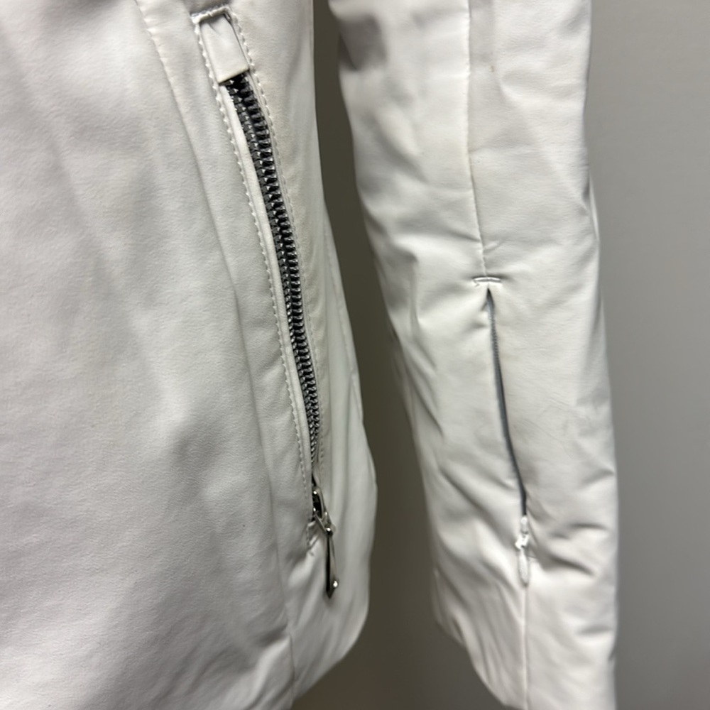 Women’s Ski Descente Jacket in White - Picture 8 of 15